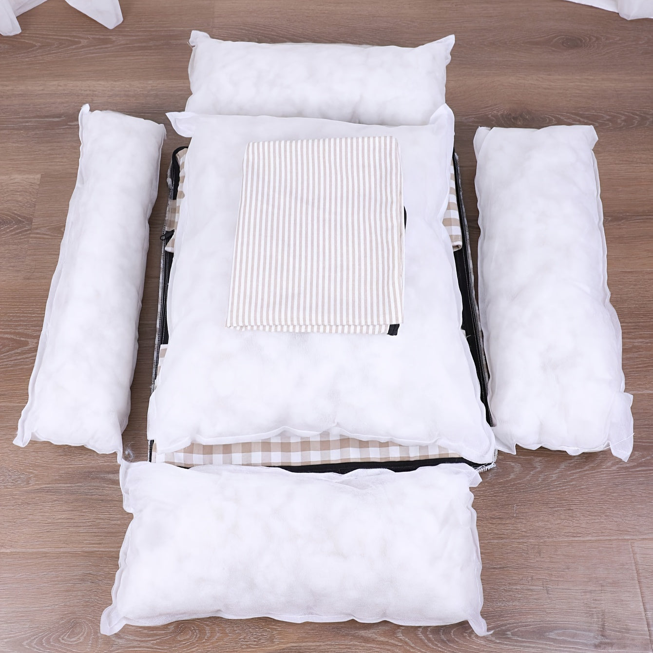 Cozy Checkered Pet Bed for Dogs & Cats - Removable Washable Polyester Nest, All-Season Indoor Comforter-Style Bedding with Vacuum Packaging for Easy Storage, Plush Cushion, Durable Construction, Home Pets